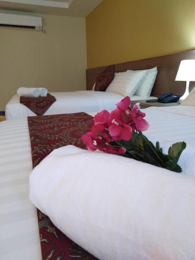 Temu Primula Hotel Kampong Seberang Timor Kültér fotó